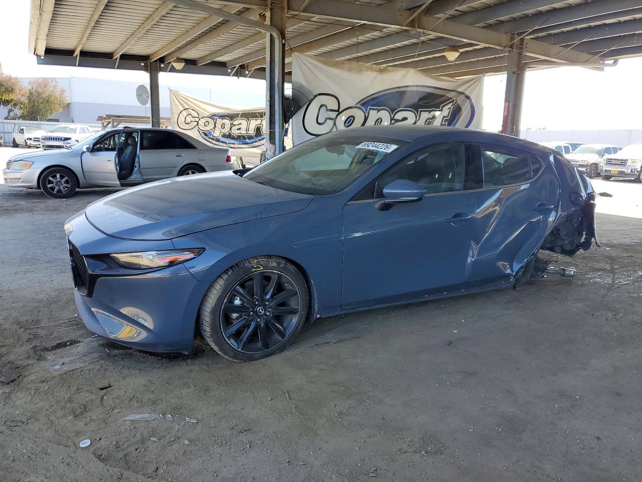 Photo of the 2019 MAZDA 3 PREMIUM
