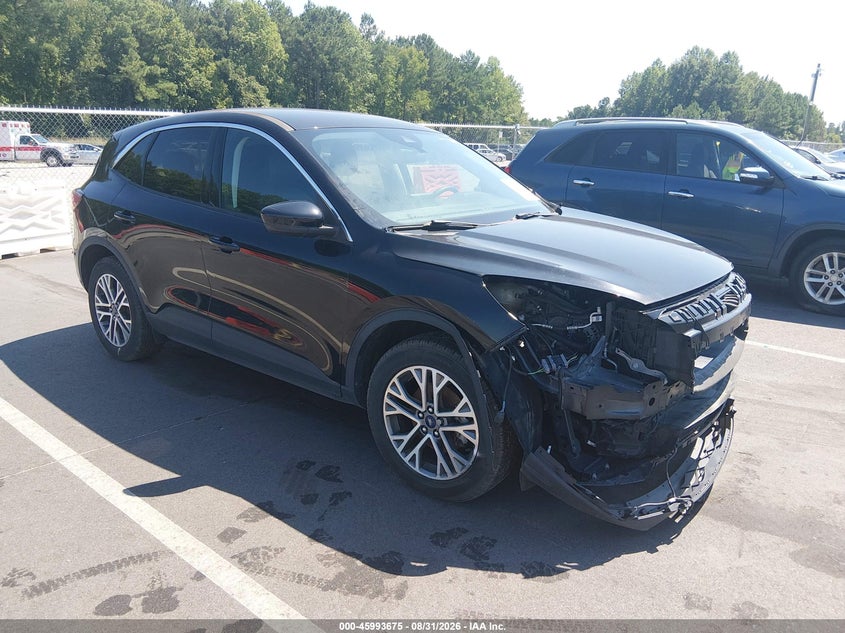 Photo of the 2022 FORD ESCAPE SEL