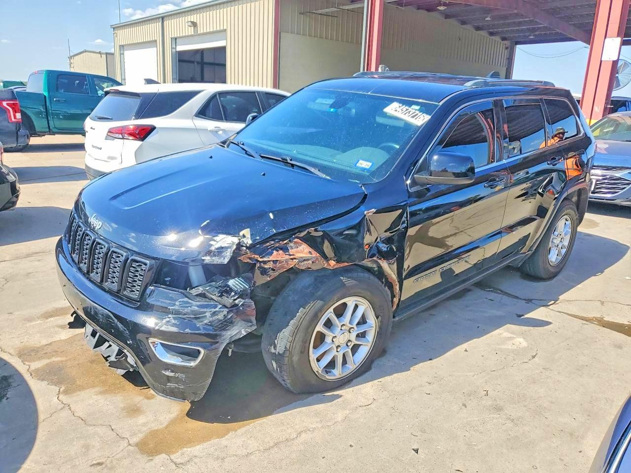 Photo of the 2020 JEEP GRAND CHEROKEE LAREDO