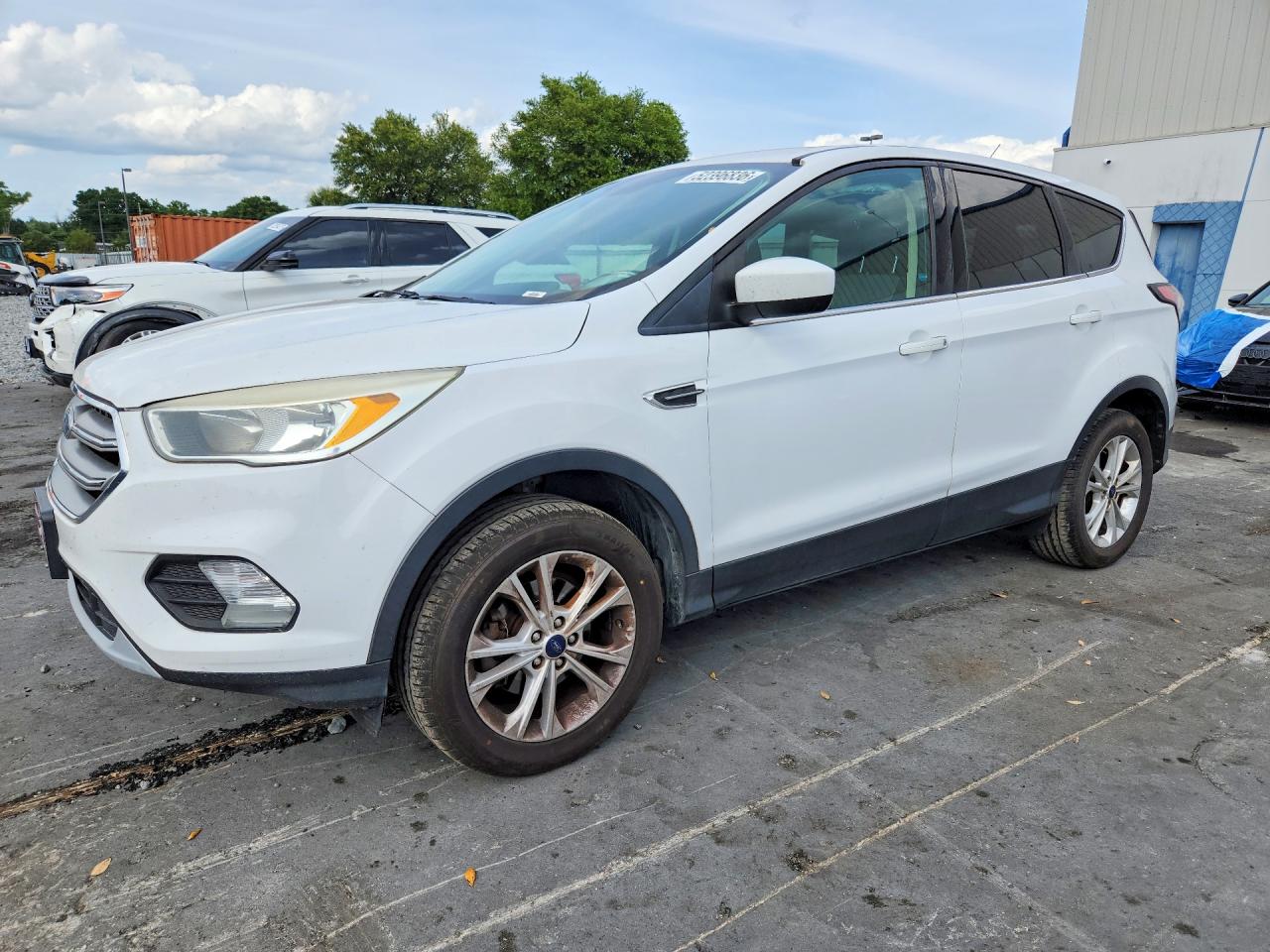 Photo of the 2017 FORD ESCAPE SE