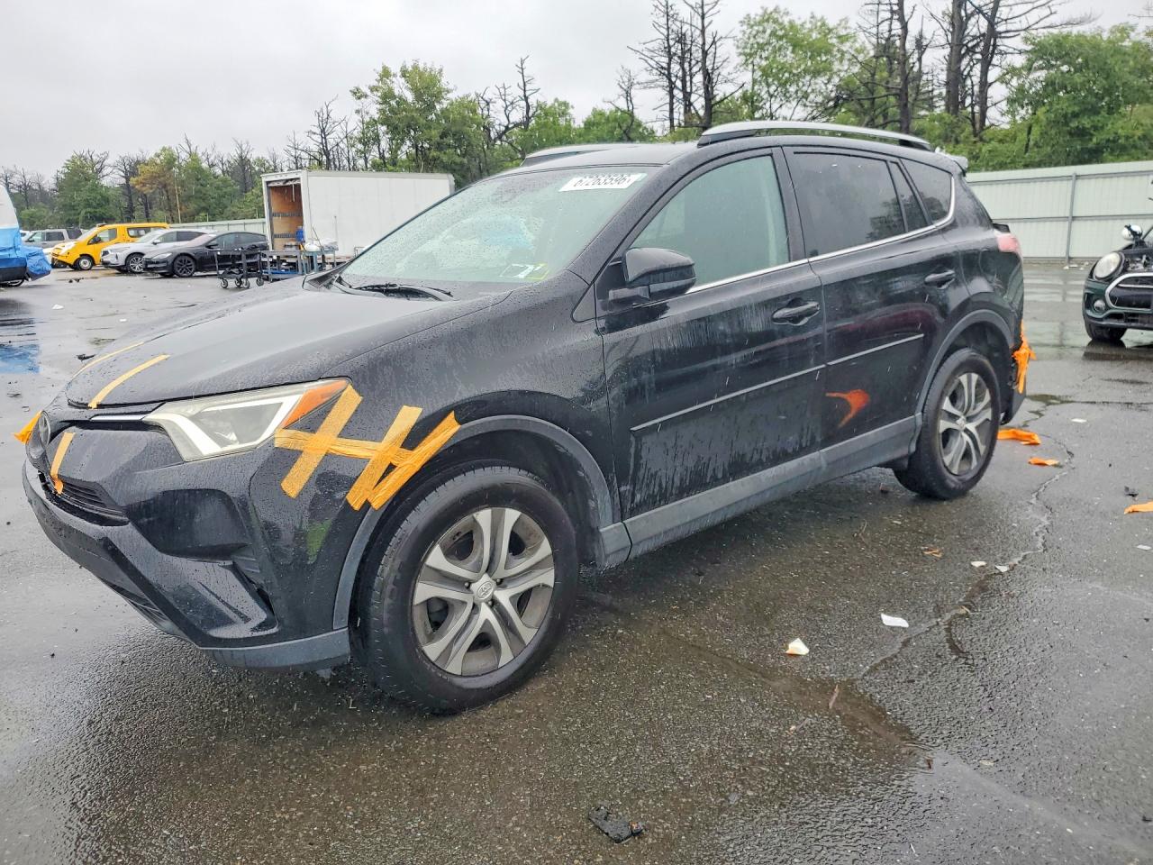 Photo of the 2018 TOYOTA RAV4 LE
