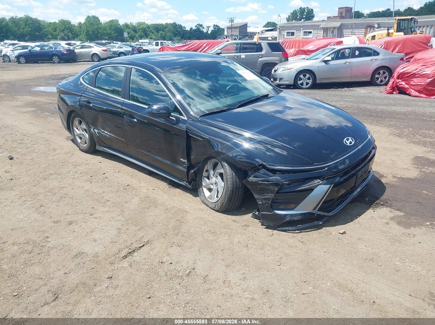 Photo of the 2025 HYUNDAI SONATA SE