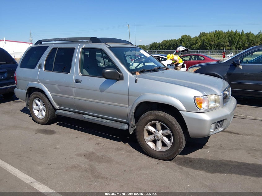 Photo of the 2004 NISSAN PATHFINDER SE