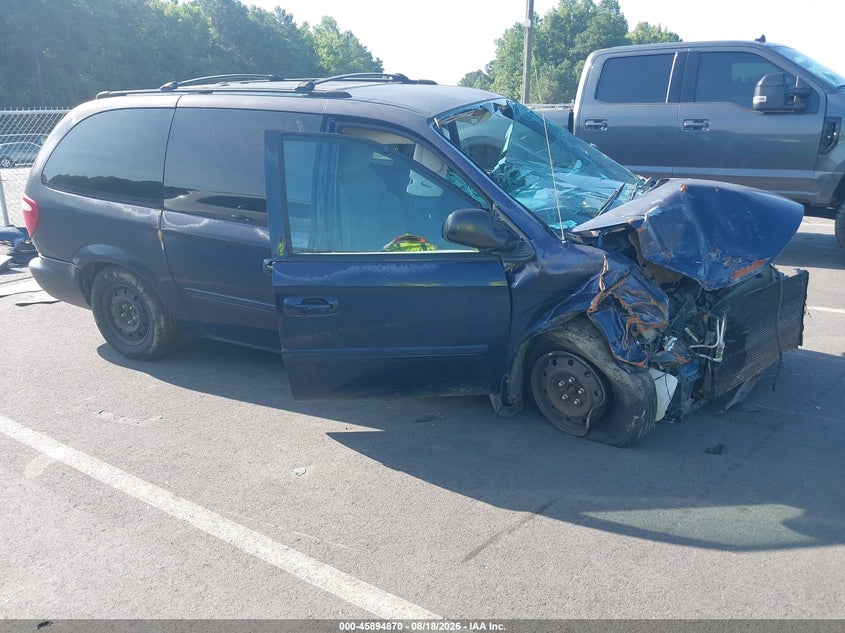 Photo of the 2004 CHRYSLER TOWN & COUNTRY LX