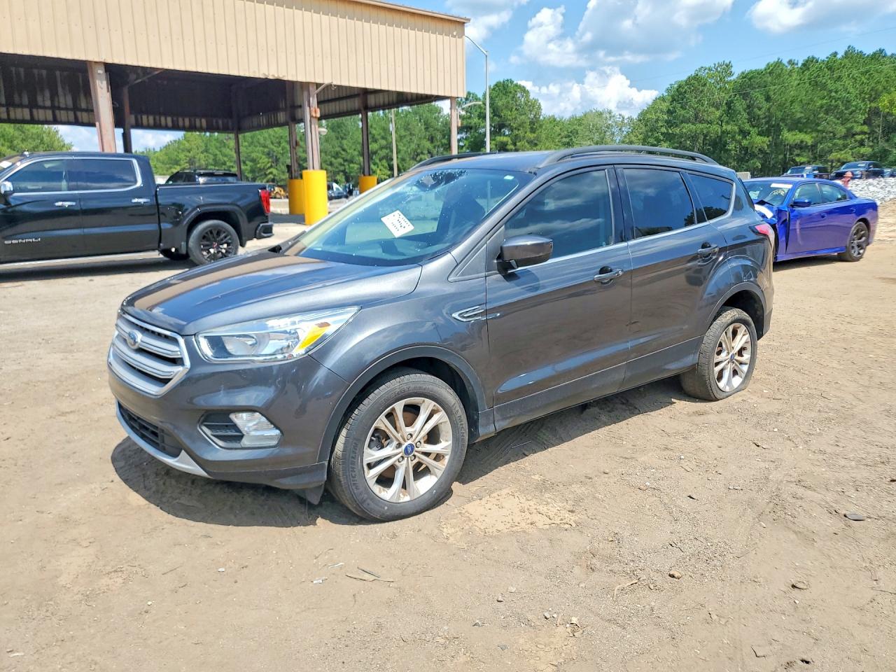 Photo of the 2018 FORD ESCAPE SE