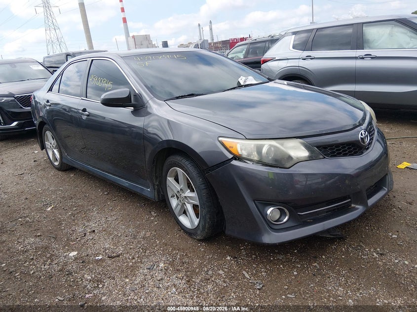 Photo of the 2013 TOYOTA CAMRY SE