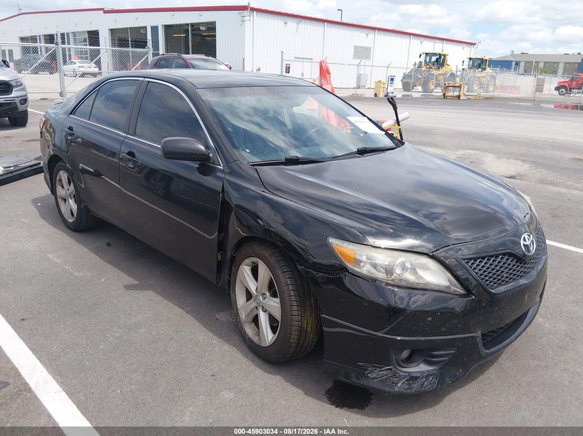 Photo of the 2010 TOYOTA CAMRY SE