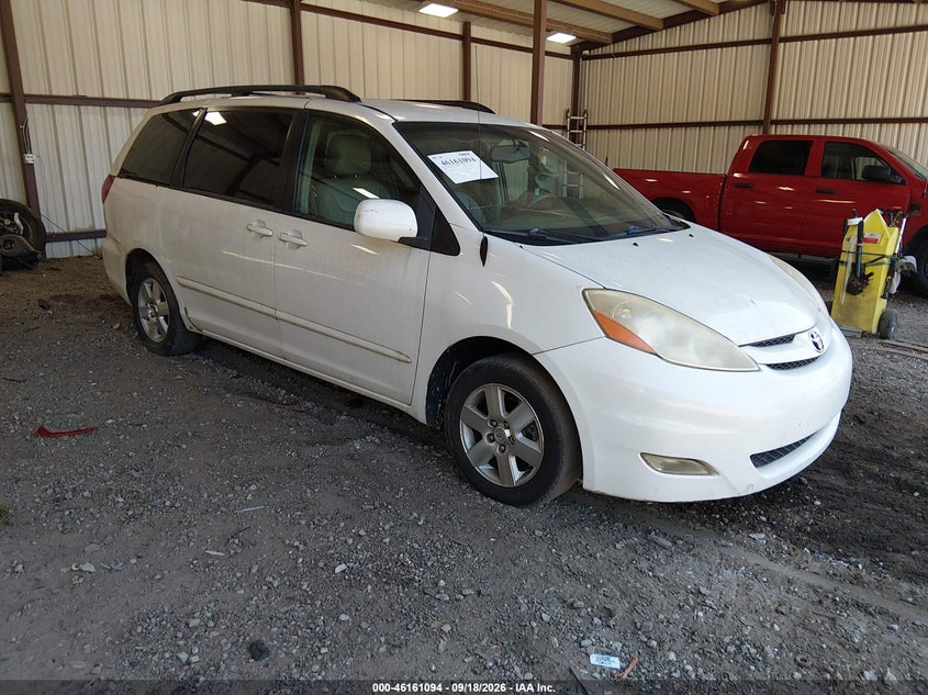 Photo of the 2009 TOYOTA SIENNA XLE