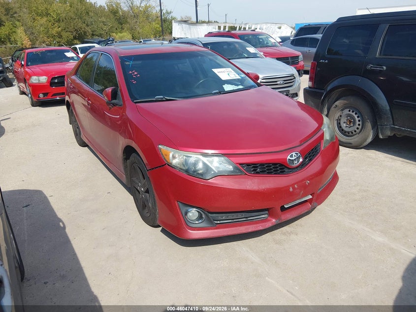 Photo of the 2013 TOYOTA CAMRY SE