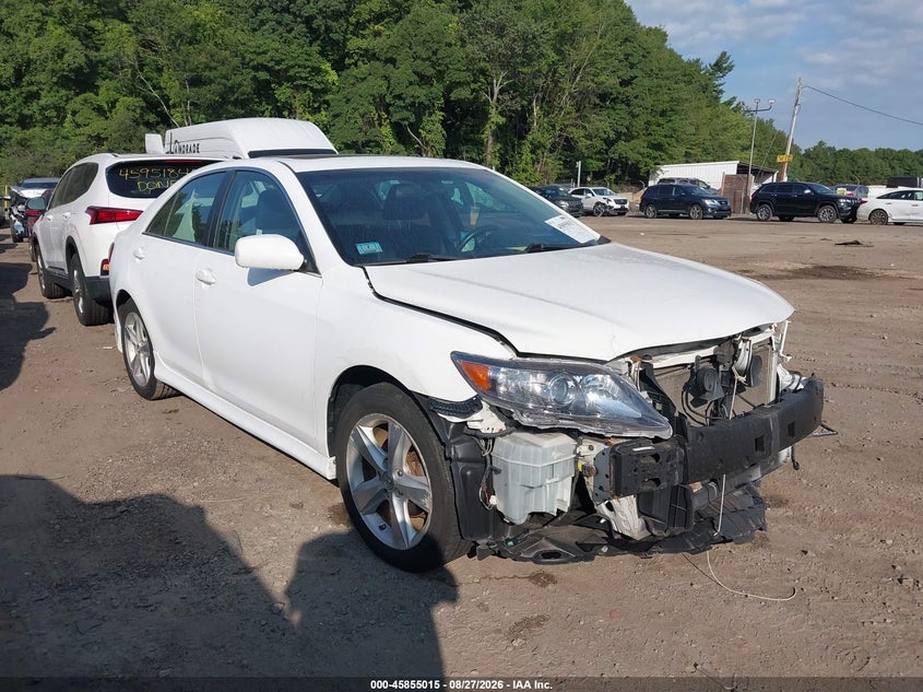 Photo of the 2011 TOYOTA CAMRY SE