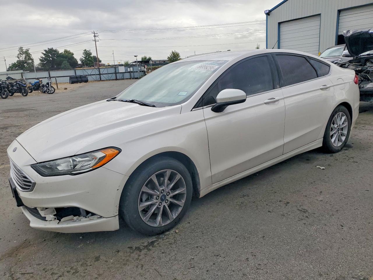 Photo of the 2017 FORD FUSION SE