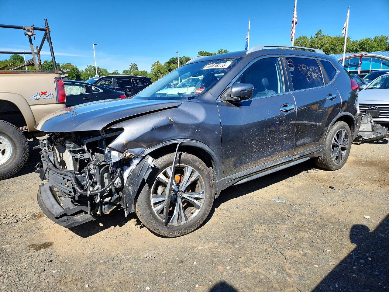Photo of the 2017 NISSAN ROGUE SL