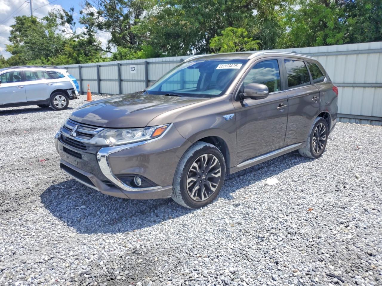 Photo of the 2018 MITSUBISHI OUTLANDER SE
