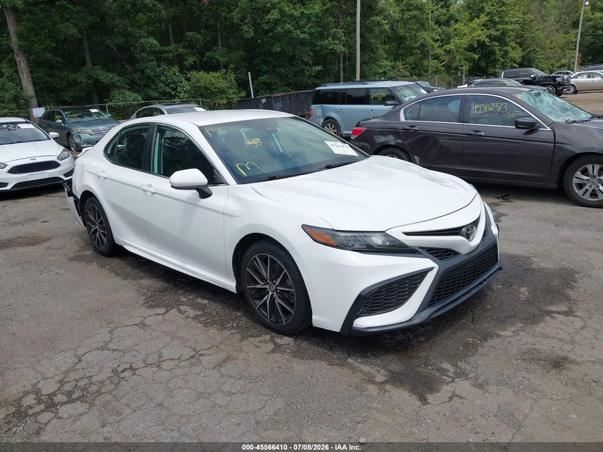 Photo of the 2021 TOYOTA CAMRY SE