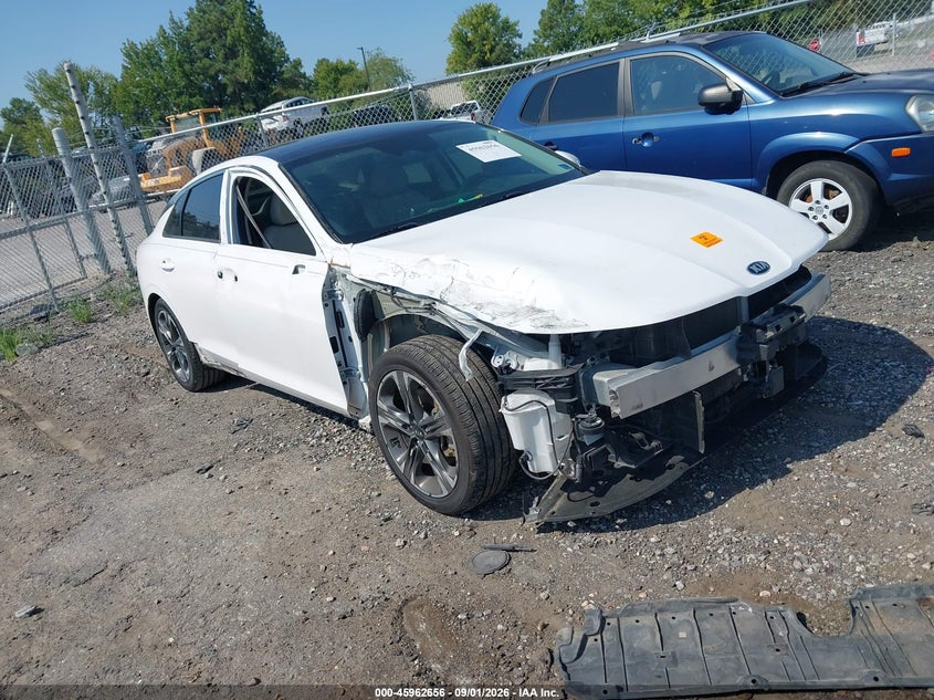 Photo of the 2021 KIA K5 EX