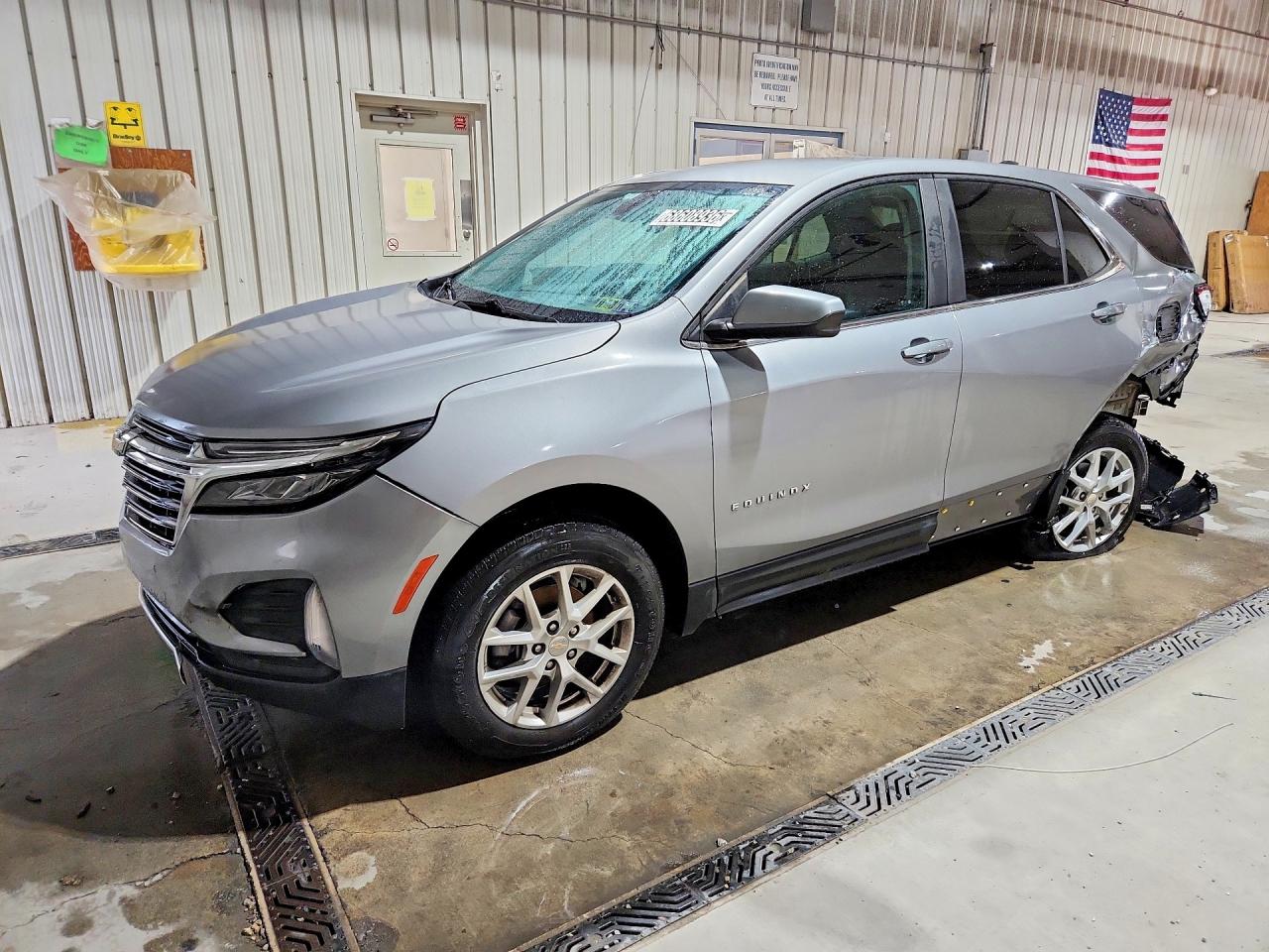 Photo of the 2024 CHEVROLET EQUINOX LT