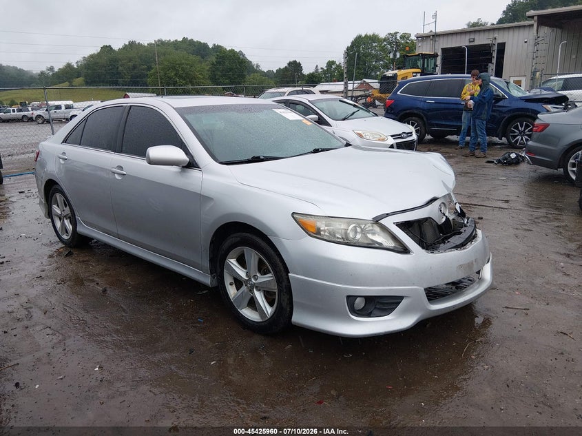 Photo of the 2011 TOYOTA CAMRY SE
