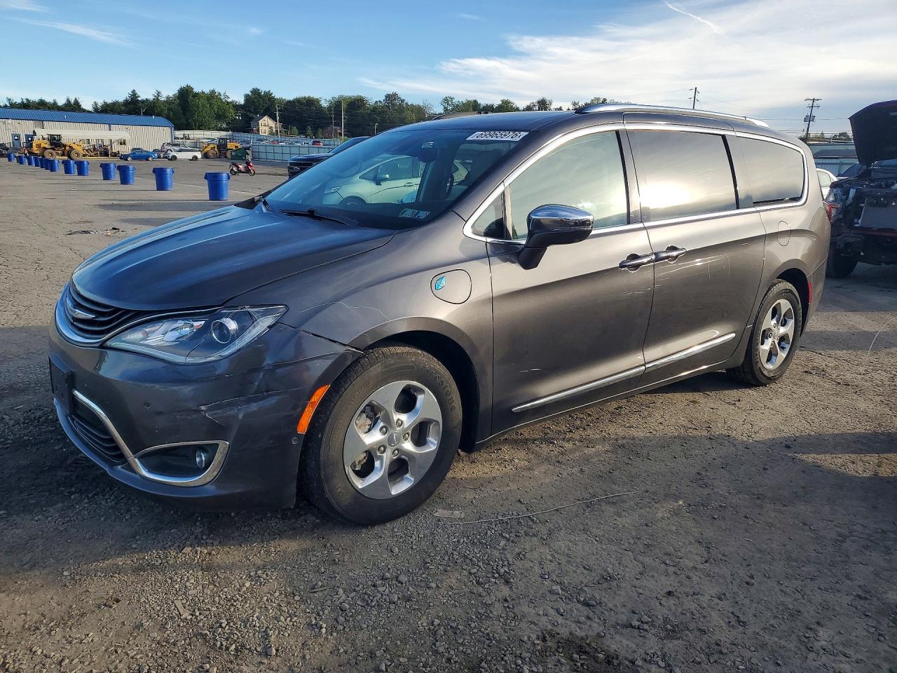 Photo of the 2018 CHRYSLER PACIFICA HYBRID LIMITED