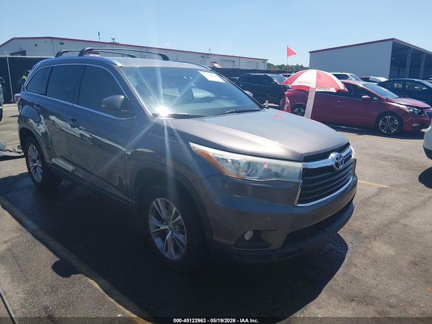 Photo of the 2015 TOYOTA HIGHLANDER XLE V6