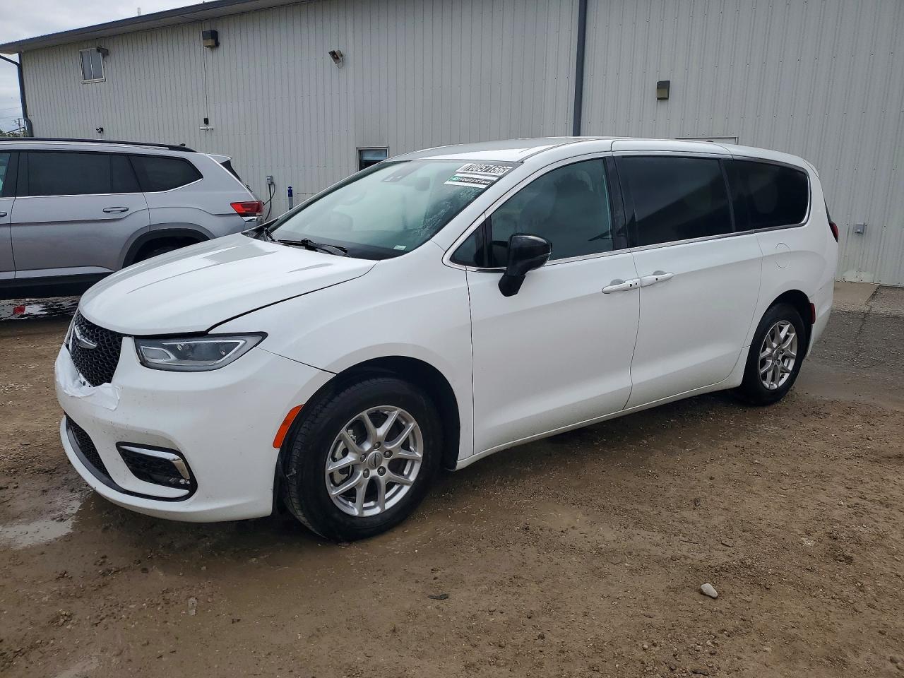 Photo of the 2025 CHRYSLER PACIFICA SELECT