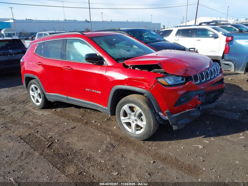 Photo of the 2024 JEEP COMPASS LATITUDE 4X4