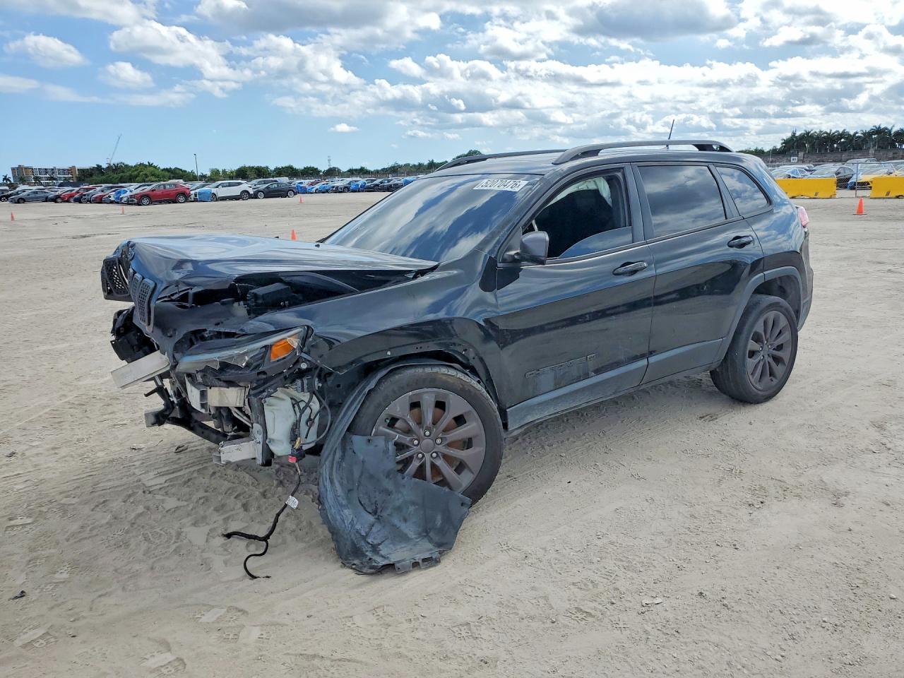Photo of the 2021 JEEP CHEROKEE LATITUDE LUX
