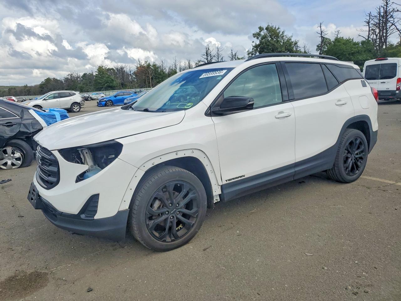 Photo of the 2020 GMC TERRAIN SLE