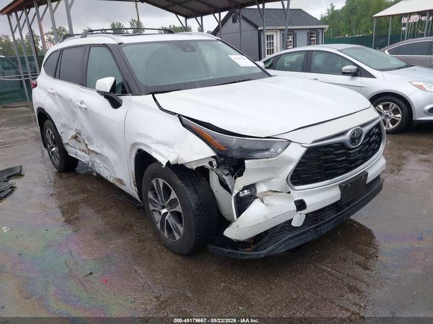 Photo of the 2023 TOYOTA HIGHLANDER XLE