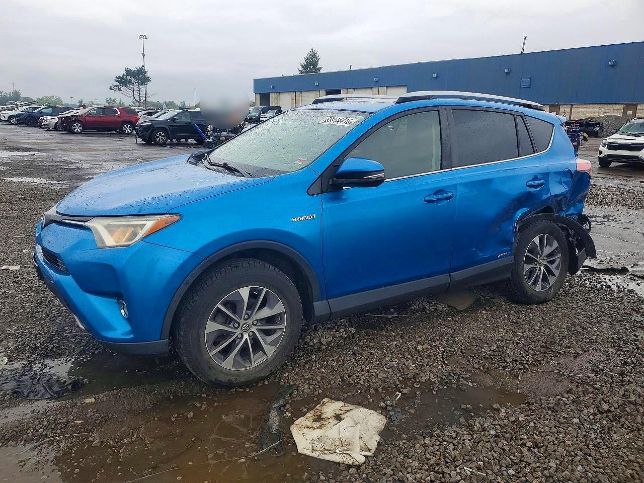 Photo of the 2016 TOYOTA RAV4 HV XLE
