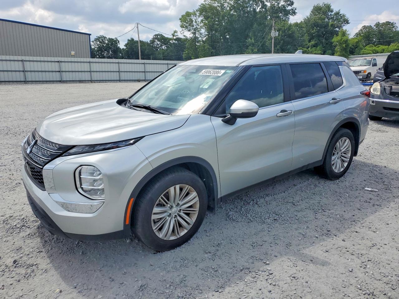 Photo of the 2024 MITSUBISHI OUTLANDER ES