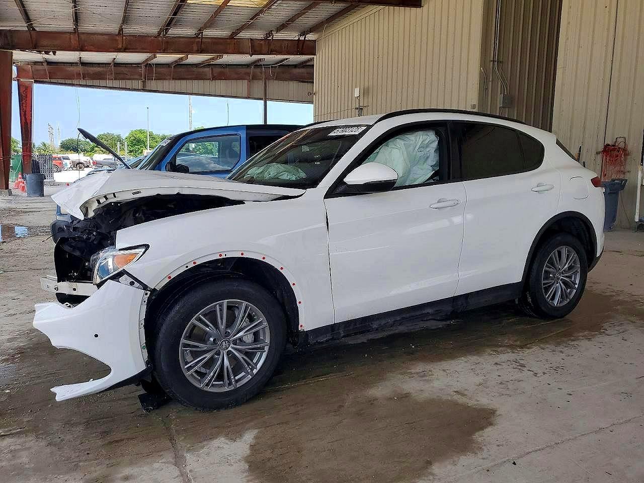 Photo of the 2022 ALFA ROMEO STELVIO