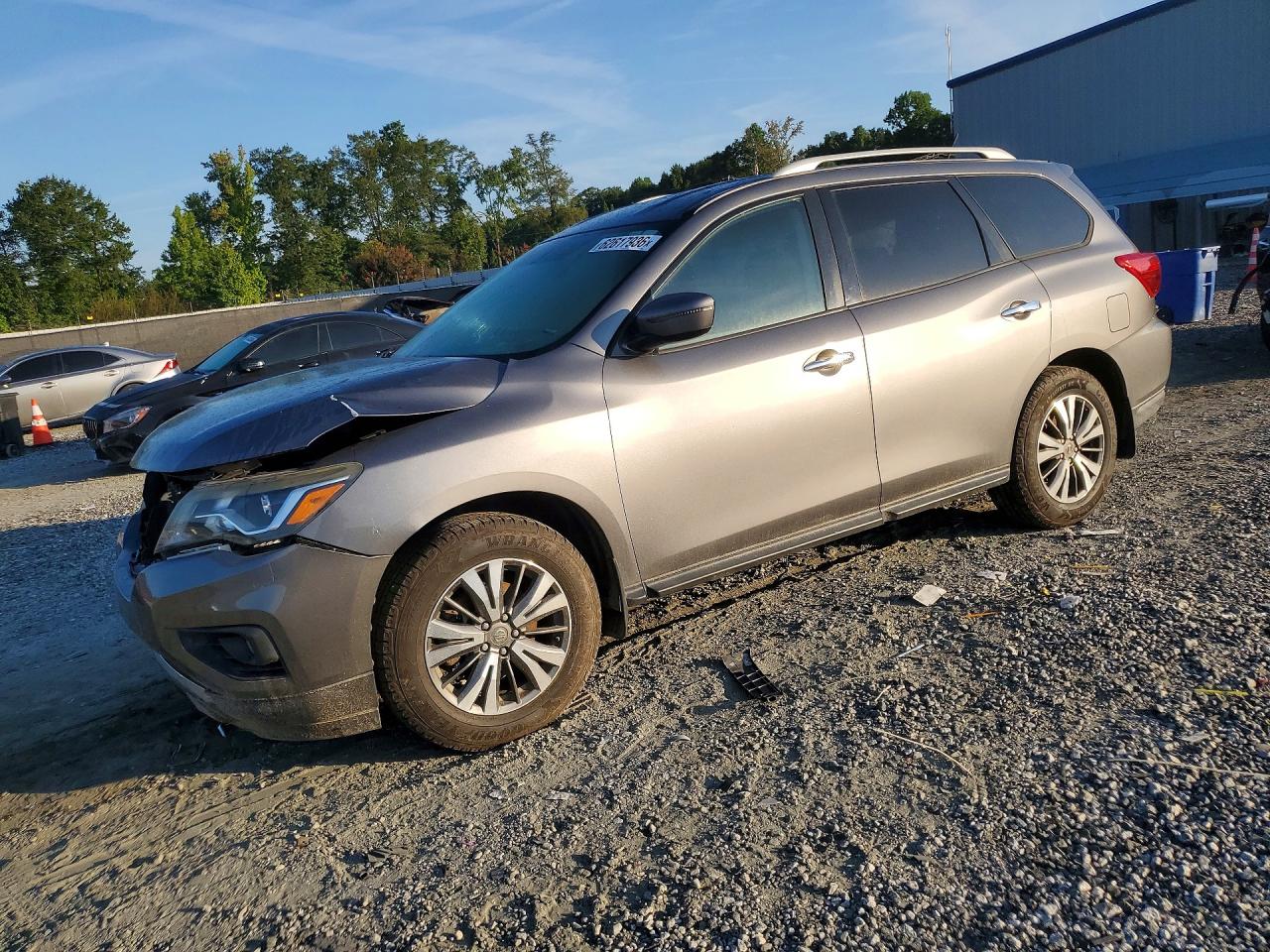 Photo of the 2017 NISSAN PATHFINDER SV