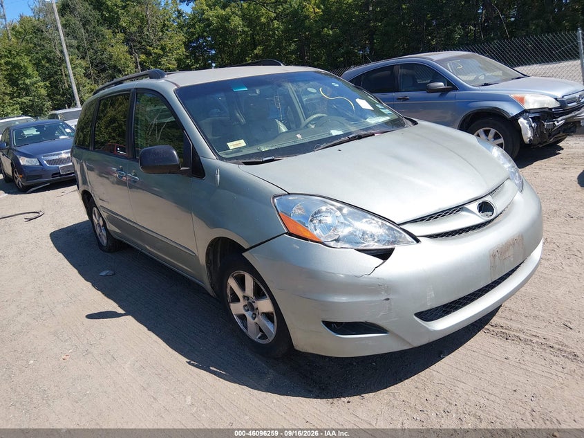 Photo of the 2009 TOYOTA SIENNA LE