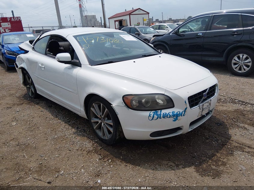 Photo of the 2010 VOLVO C70 T5