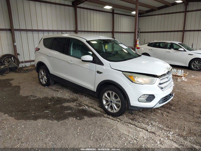 Photo of the 2017 FORD ESCAPE SE