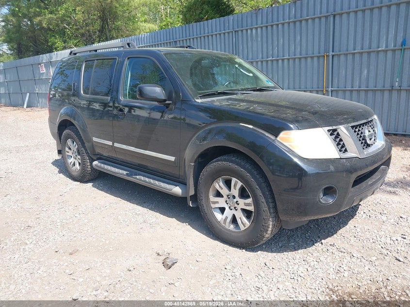 Photo of the 2011 NISSAN PATHFINDER SILVER