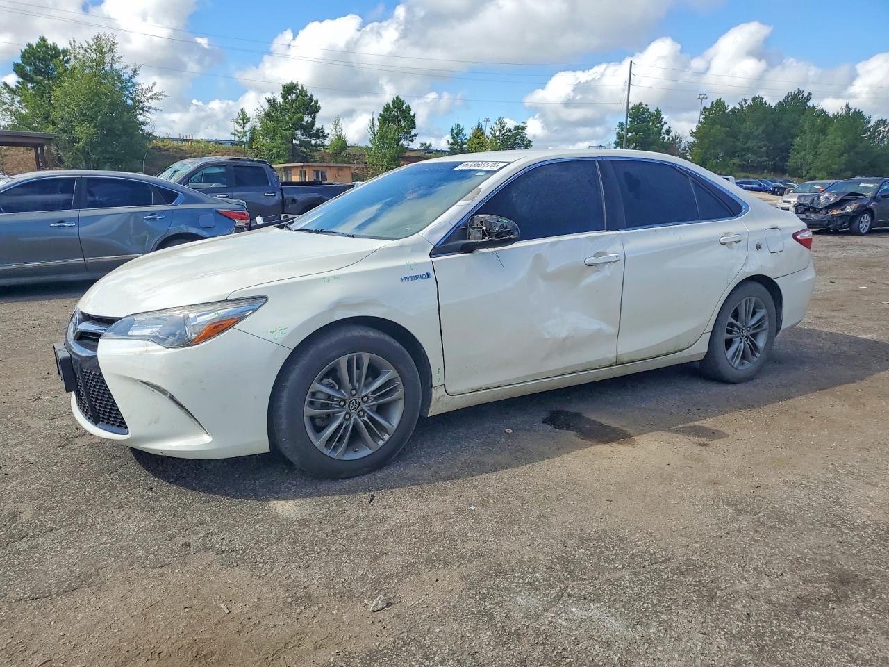 Photo of the 2015 TOYOTA CAMRY HYBRID SE