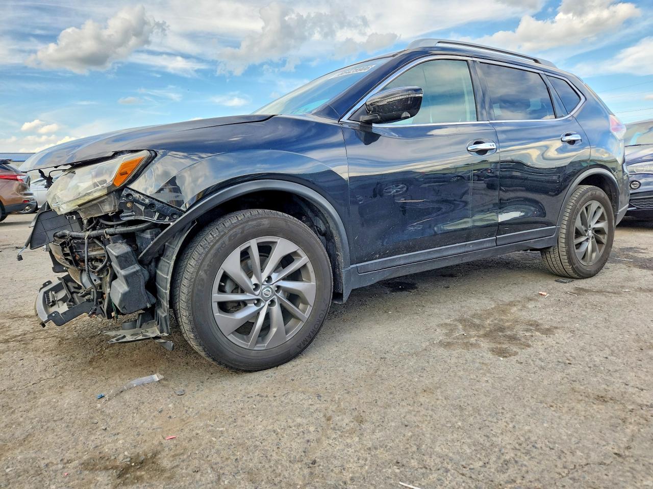 Photo of the 2016 NISSAN ROGUE SL