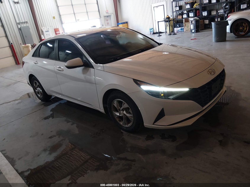 Photo of the 2021 HYUNDAI ELANTRA SE