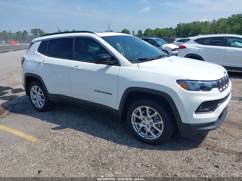 Photo of the 2023 JEEP COMPASS LATITUDE LUX FWD