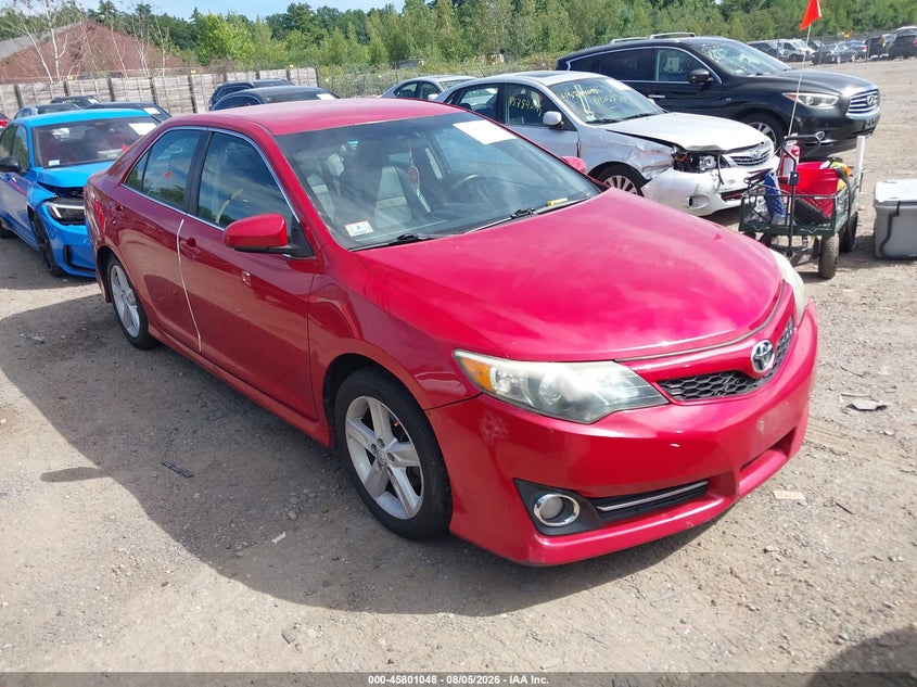 Photo of the 2014 TOYOTA CAMRY SE