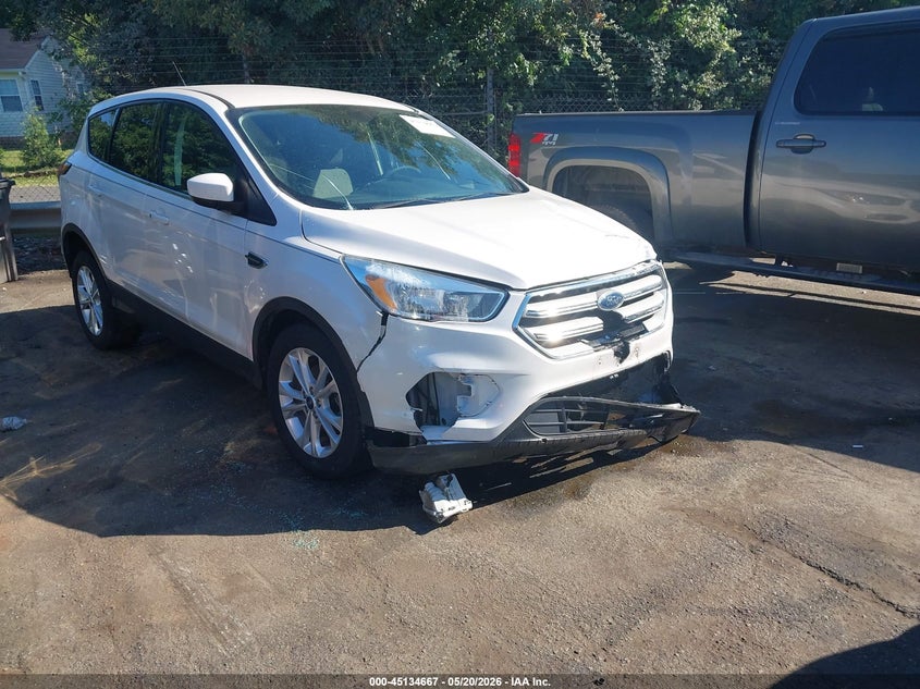 Photo of the 2019 FORD ESCAPE SE