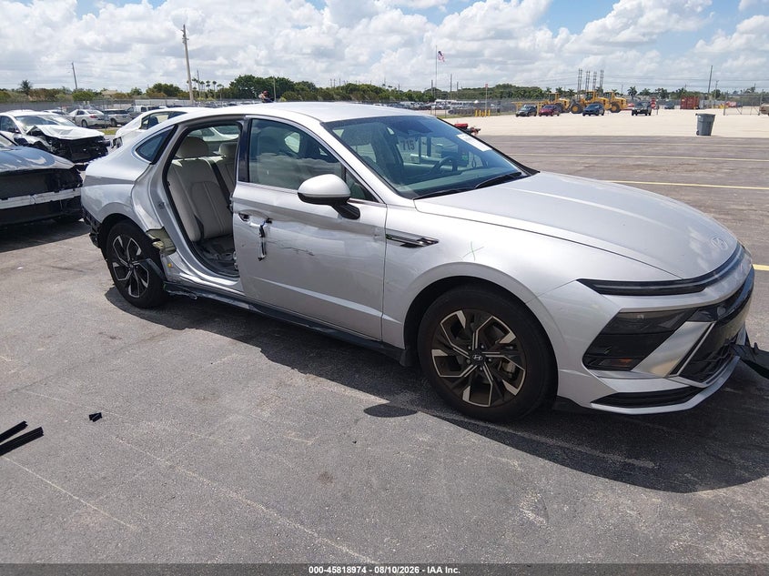 Photo of the 2025 HYUNDAI SONATA SEL