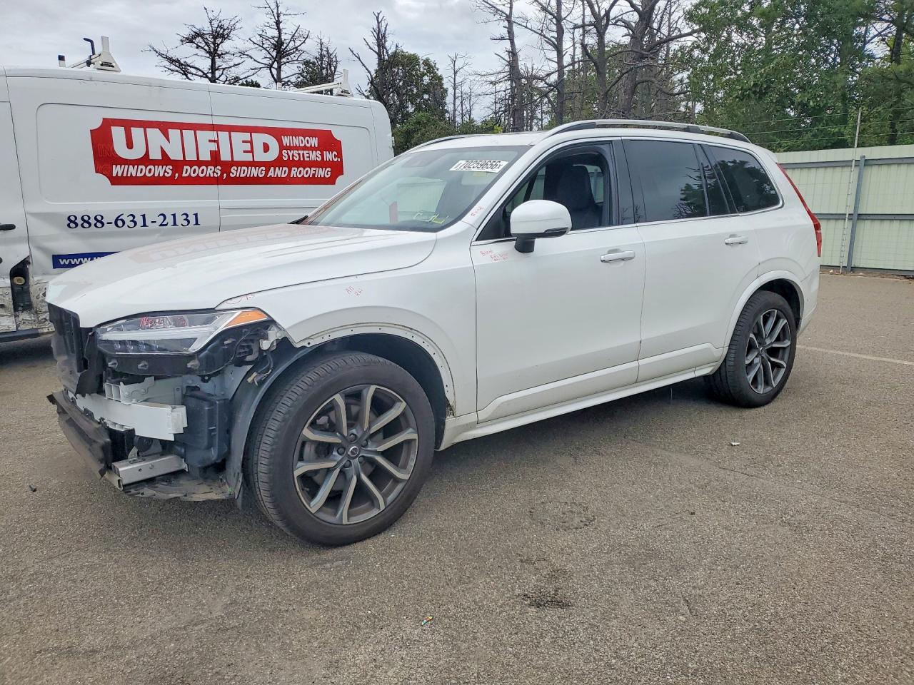 Photo of the 2019 VOLVO XC90 T6 MOMENTUM
