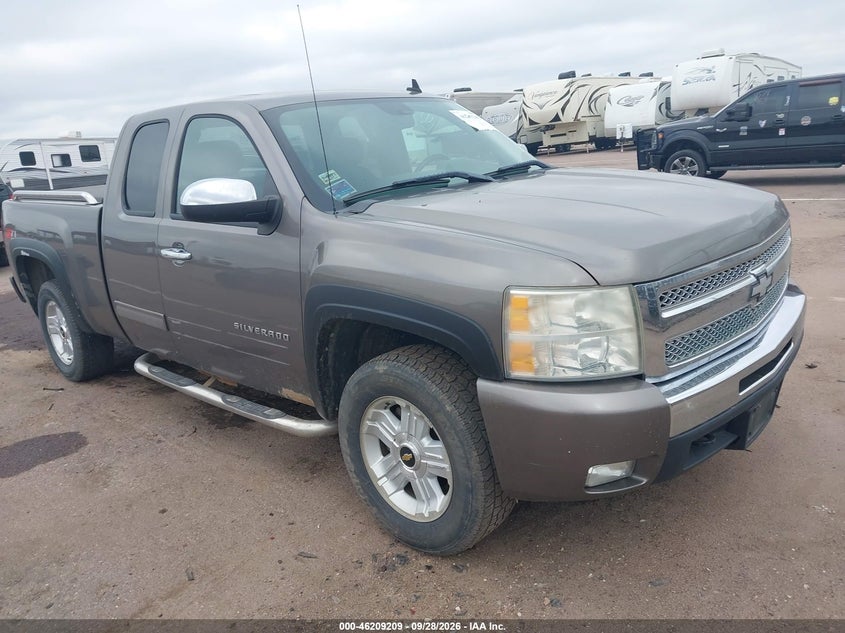 Photo of the 2011 CHEVROLET SILVERADO 1500 LT