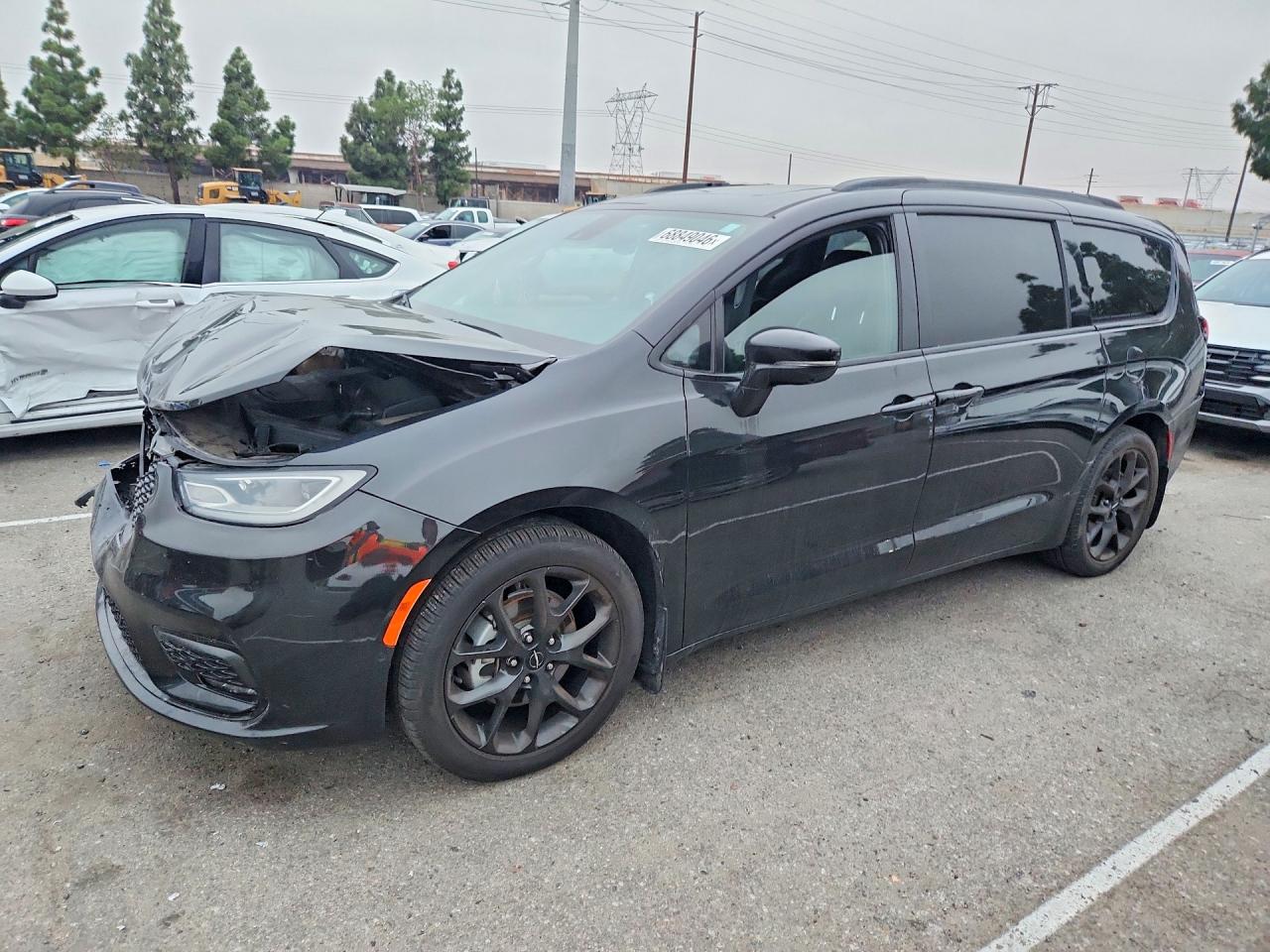 Photo of the 2018 CHRYSLER PACIFICA LIMITED