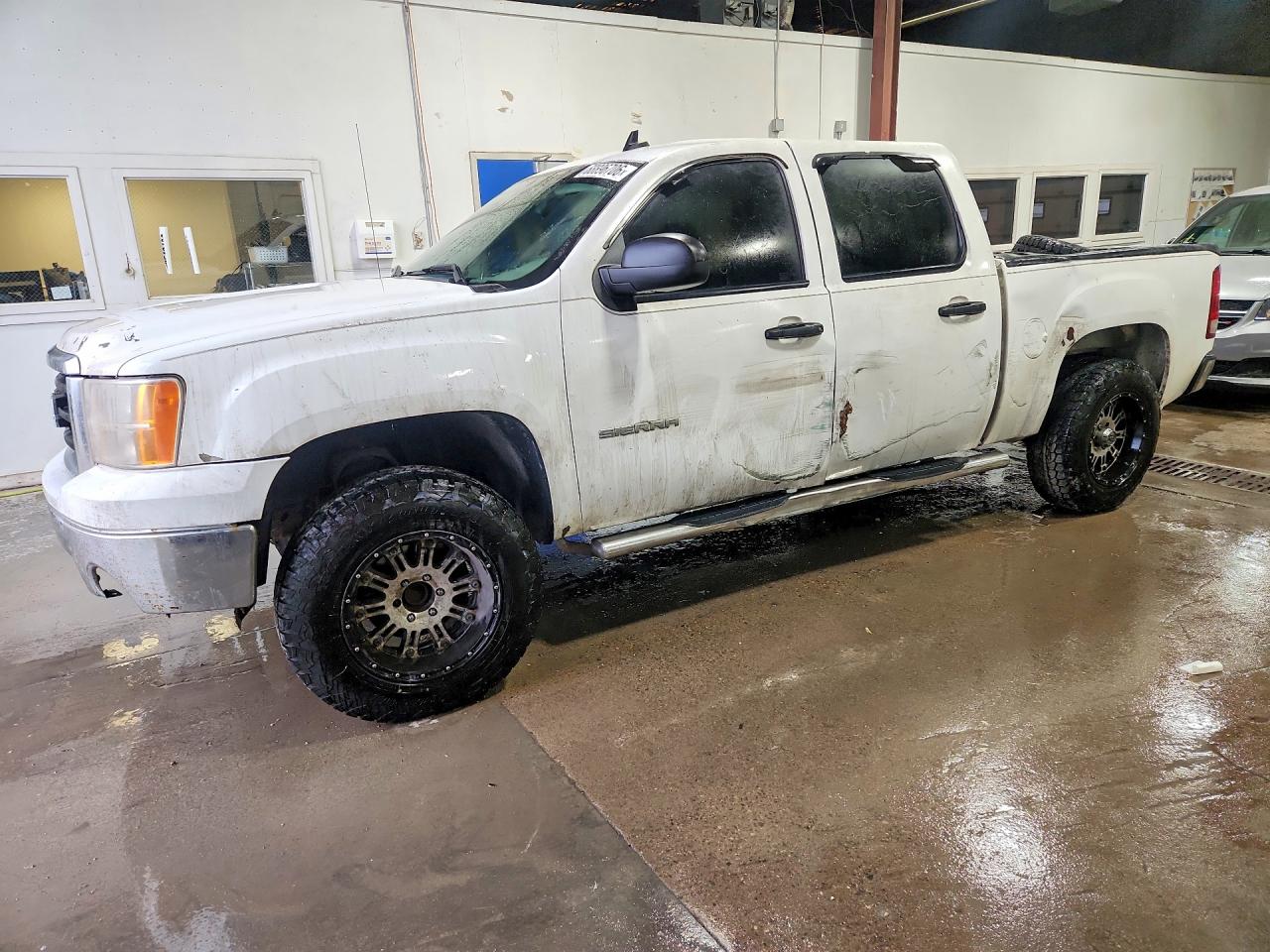 Photo of the 2010 GMC SIERRA C1500 SL