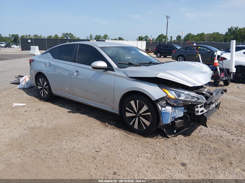 Photo of the 2022 NISSAN ALTIMA SV FWD
