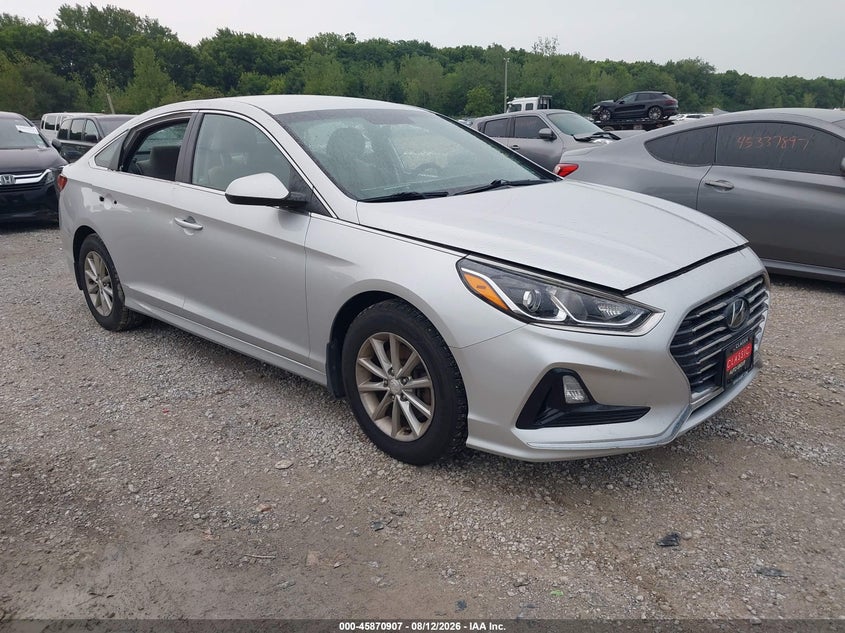 Photo of the 2018 HYUNDAI SONATA SE