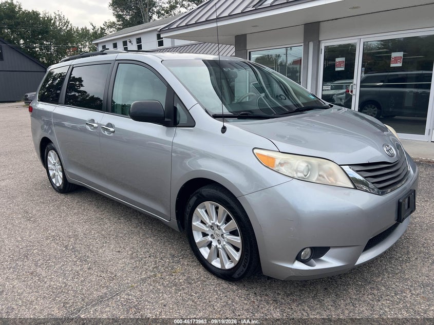 Photo of the 2013 TOYOTA SIENNA XLE/LIMITED